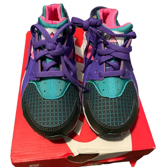 Nike Other - Nike Huarache size 13 kids